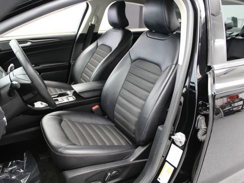 Used 2018 Ford Fusion SE w/ Equipment Group 201A FWD image 13