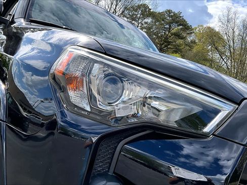 Used 2018 Toyota 4Runner SR5 image 27