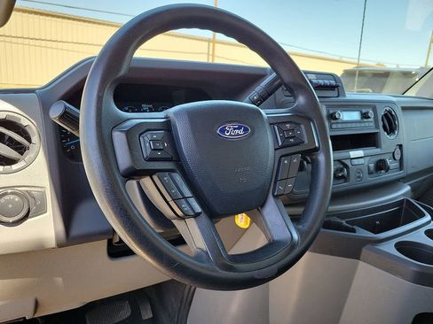 Used 2022 Ford E-350 and Econoline 350 Super Duty image 17