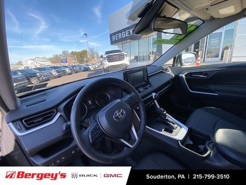 Used 2021 Toyota RAV4 XLE image 12