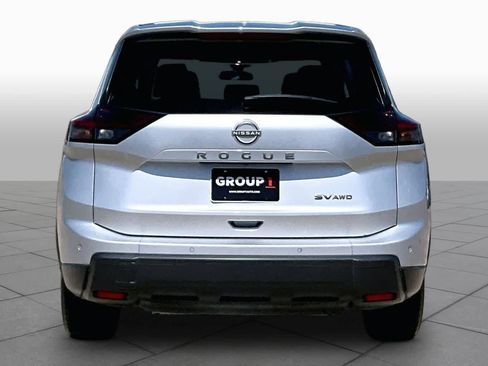Used 2024 Nissan Rogue SV AWD/4WD image 5