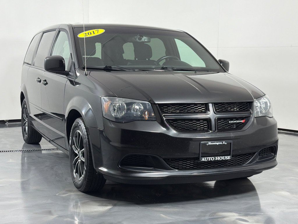 Used 2017 Dodge Grand Caravan SE FWD image 3