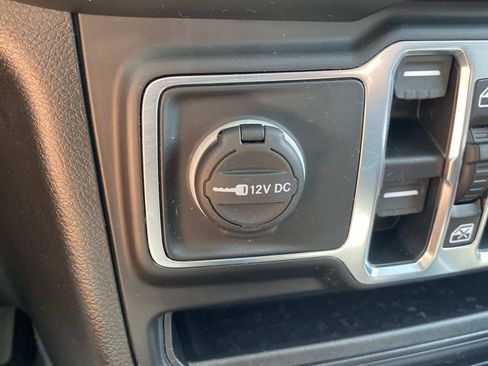 Used 2021 Jeep Wrangler Unlimited Sahara AWD/4WD image 31