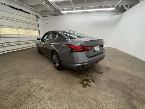 Used 2025 Nissan Altima 2.5 SV image 4