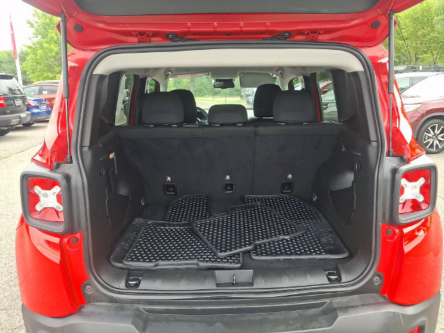 Used 2023 Jeep Renegade Trailhawk AWD/4WD image 28