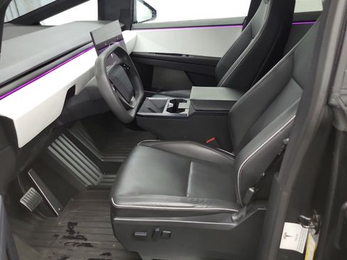 Used 2024 Tesla Cybertruck AWD Crew Cab image 3