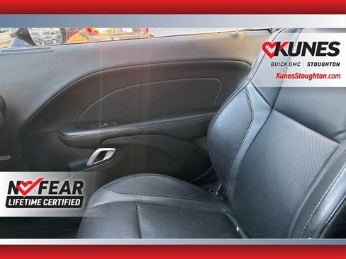 Used 2015 Dodge Challenger SXT Plus image 33