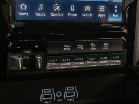 New 2026 RAM 3500 Big Horn AWD/4WD image 24