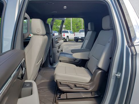 New 2026 Chevrolet Suburban LT w/ Comfort Package RWD image 34