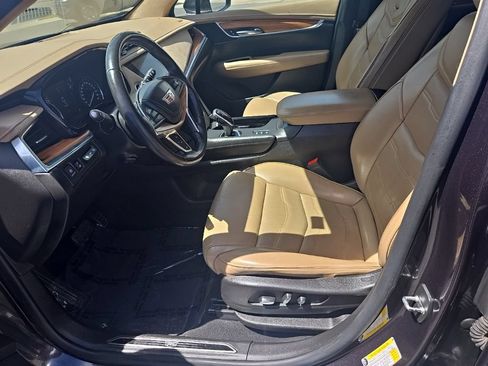 Used 2018 Cadillac XT5 Platinum w/ Driver Assist Package AWD/4WD image 12