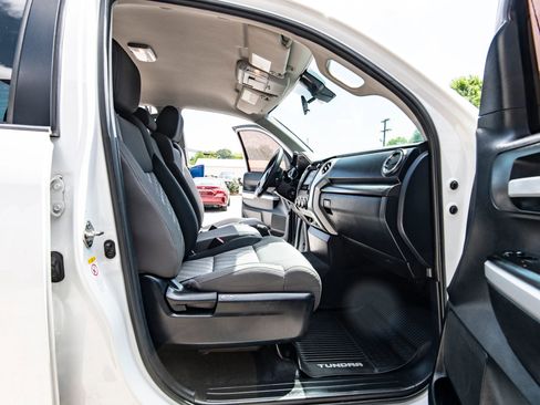 Used 2018 Toyota Tundra SR5 RWD image 39