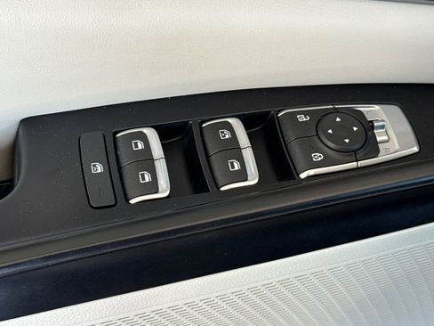 Used 2024 Kia Carnival LX FWD image 15
