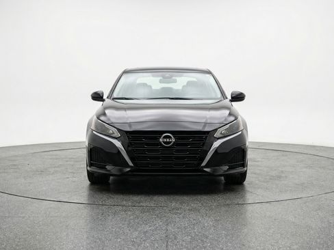 Used 2025 Nissan Altima 2.5 SV image 2