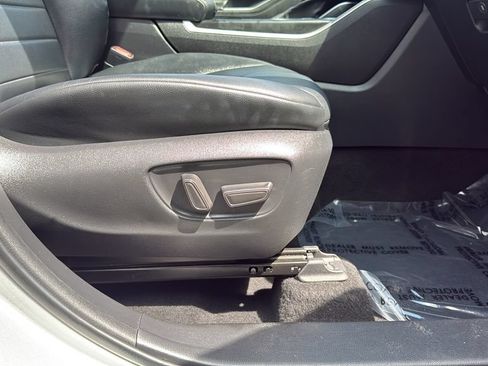 Used 2023 Toyota Highlander XLE FWD image 17