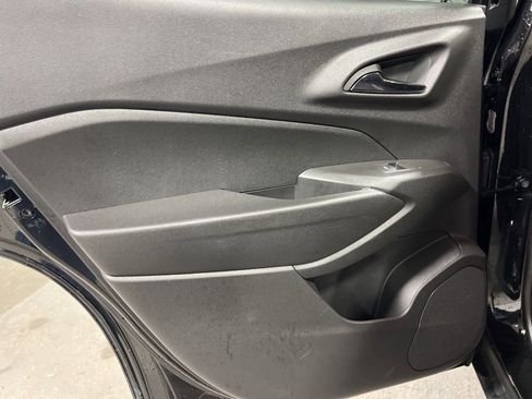 Used 2025 Chevrolet Trax LT w/ LT Convenience Package image 19