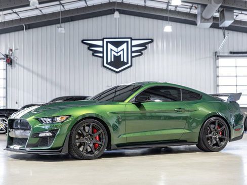 Used 2022 Ford Mustang Shelby GT500 w/ Carbon Fiber Track Pack RWD image 1