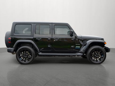 Used 2023 Jeep Wrangler Unlimited Sahara w/ Cold Weather Group AWD/4WD image 8