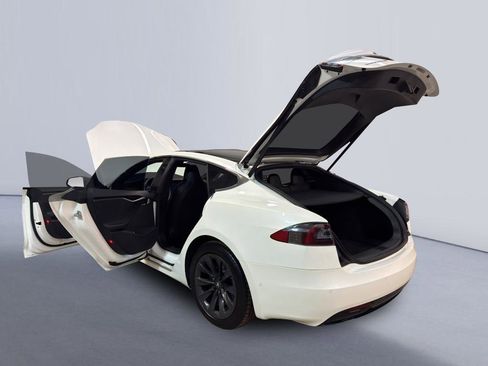 Used 2018 Tesla Model S AWD image 11