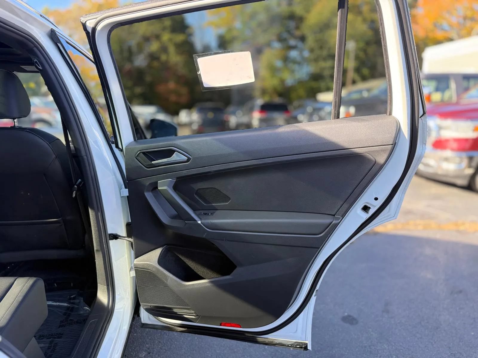 Used 2018 Volkswagen Tiguan SEL w/ R-Line Package AWD/4WD image 27