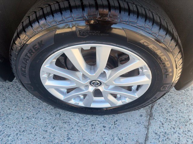 Used 2019 Nissan Rogue S w/ Special Edition Package FWD image 9