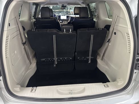 Used 2024 Chrysler Pacifica Select image 33