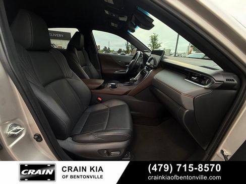 Used 2023 Toyota Venza Limited AWD/4WD image 32