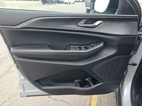 Used 2024 Jeep Grand Cherokee Altitude image 9