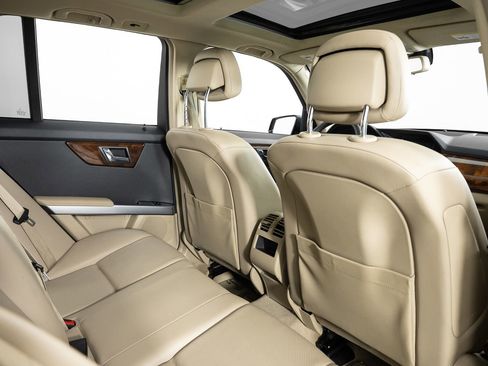 Used 2010 Mercedes-Benz GLK 350 2WD image 22