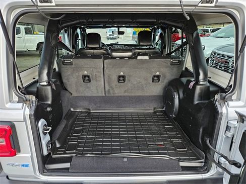 Used 2022 Jeep Wrangler Unlimited Sahara image 11
