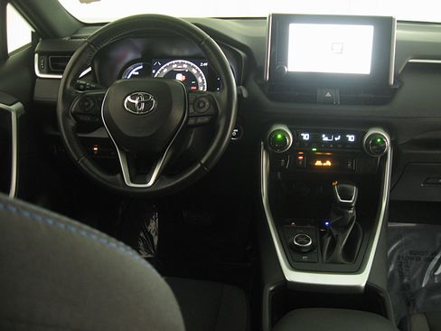 Used 2023 Toyota RAV4 SE image 2