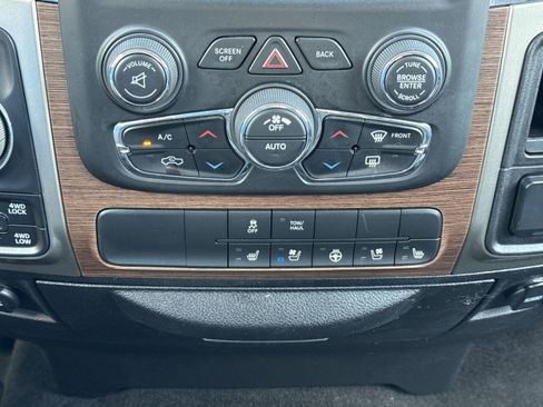 Used 2014 RAM 1500 Laramie image 25