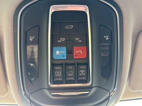 Used 2023 Jeep Grand Cherokee 4WD 4xe w/ Luxury Tech Group II image 37