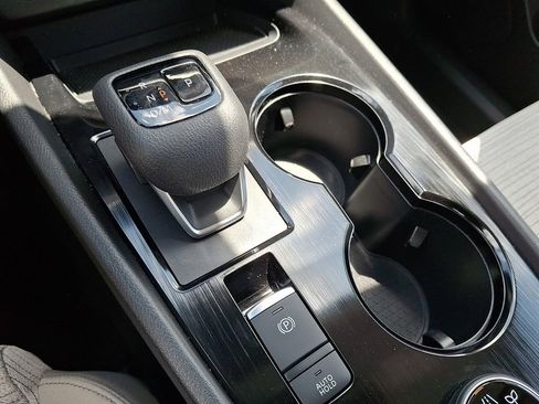 Used 2023 Nissan Rogue SV AWD/4WD image 16