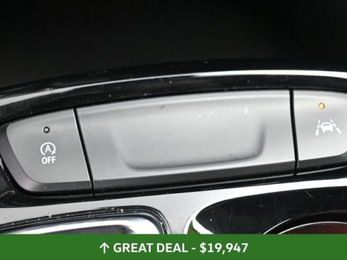 Used 2025 Chevrolet Trax LT FWD image 32