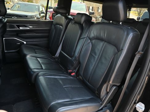 Used 2022 Jeep Wagoneer Series II AWD/4WD image 31