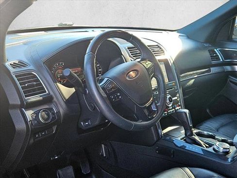 Used 2018 Ford Explorer Platinum image 10