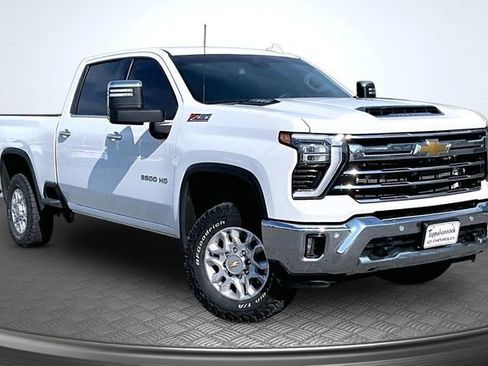 Used 2024 Chevrolet Silverado 2500 LTZ w/ LTZ Plus Package image 3