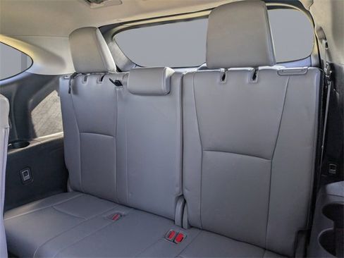 Used 2021 Toyota Highlander XLE image 16