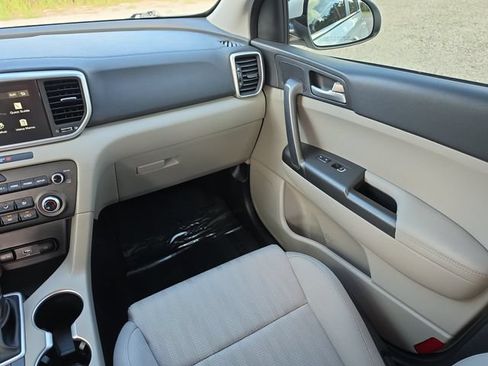 Used 2022 Kia Sportage LX FWD image 11