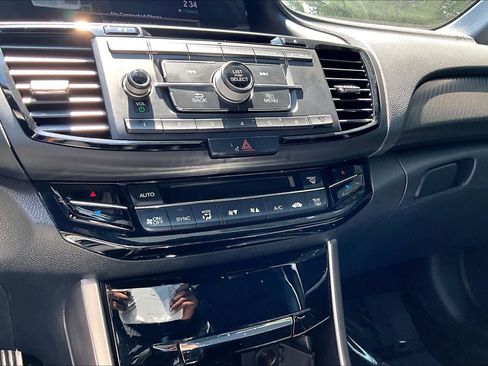Used 2017 Honda Accord Sport image 31