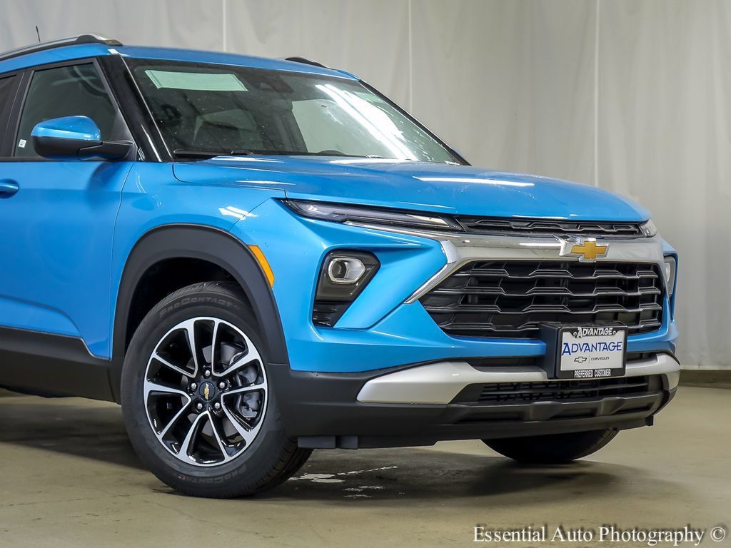 Used 2026 Chevrolet TrailBlazer LT w/ LT Cold Weather Package FWD image 3