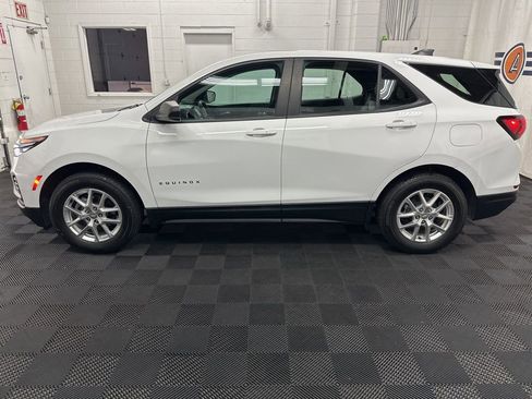 Used 2022 Chevrolet Equinox LS image 6