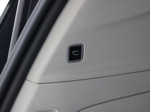 Used 2023 Chrysler Pacifica Touring-L FWD image 25