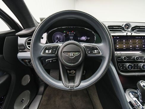 Used 2022 Bentley Bentayga image 15