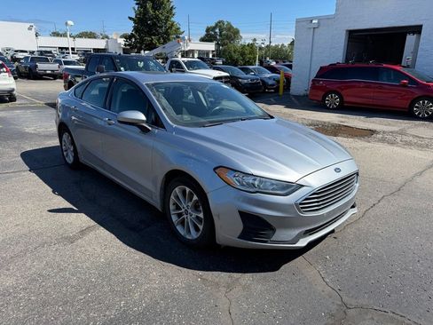 Used 2020 Ford Fusion SE FWD image 4