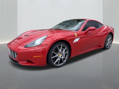 Used 2013 Ferrari California RWD image 8