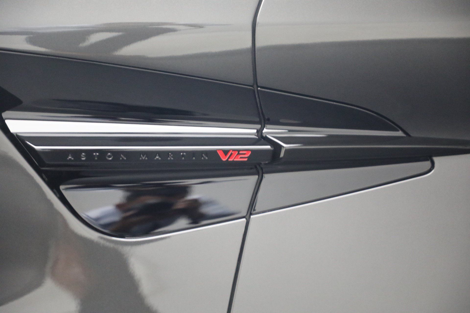 Used 2026 Aston Martin Vanquish RWD image 26