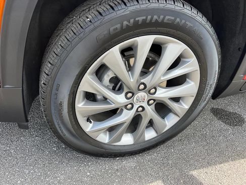 Used 2025 Buick Enclave Preferred AWD/4WD image 10