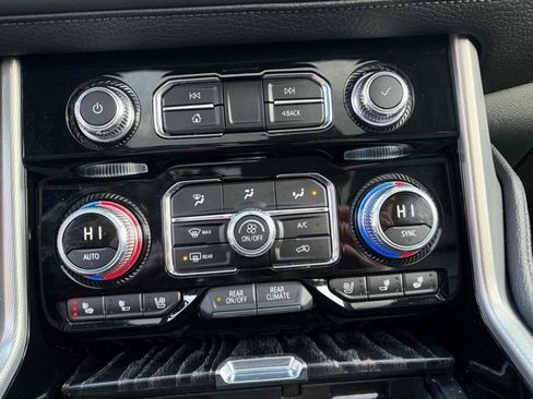 Used 2021 GMC Yukon XL Denali w/ Denali Premium Package image 31