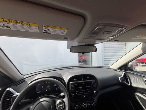 Used 2025 Kia Soul LX w/ LX Technology Package FWD image 33
